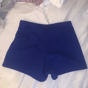 Tight Jean shorts w side zipper